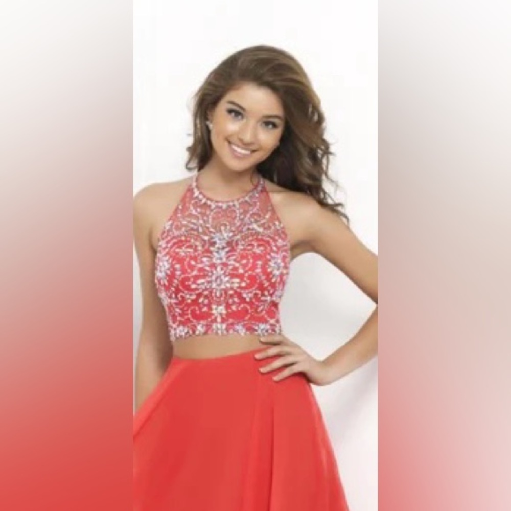 A-Line/Princess Halter Sleeveless Beading Short Chiffon Formal Dress - size 2